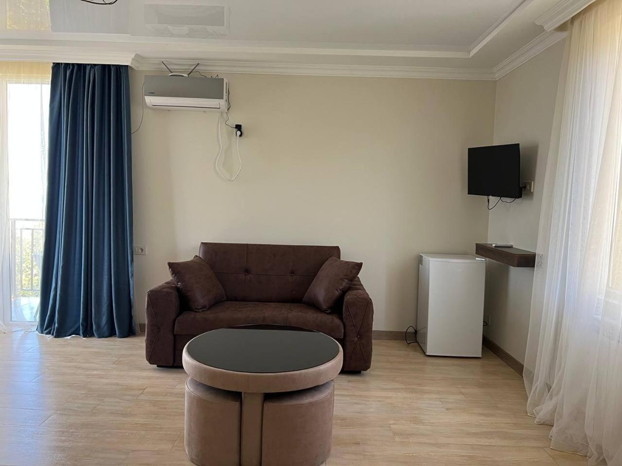 Hotel Gt House Batoumi Extérieur photo